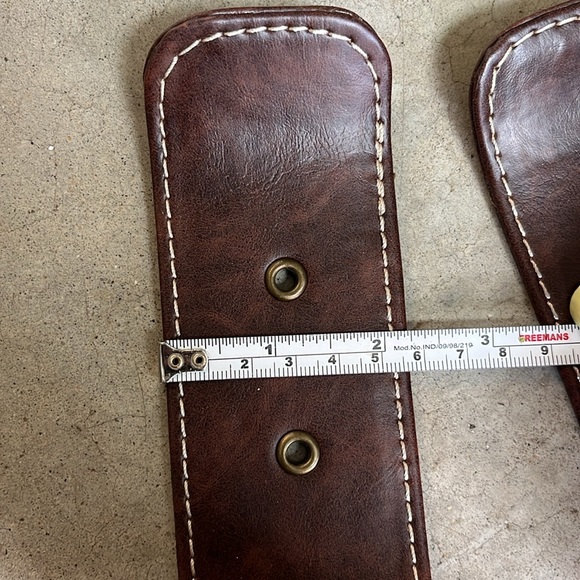 two wall mounting coat or purse hooks - Picture 5 of 5